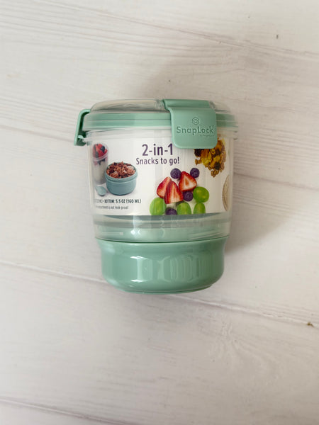 SNACK BOX CELESTE MENTA  ANTIDERRAME 2 DIVISIONES CON CUBIRTOS
