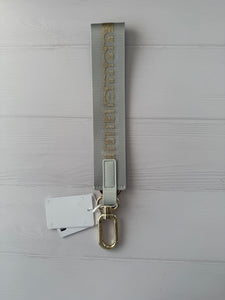 LULULEMON LLAVERO GRIS CON DORADO