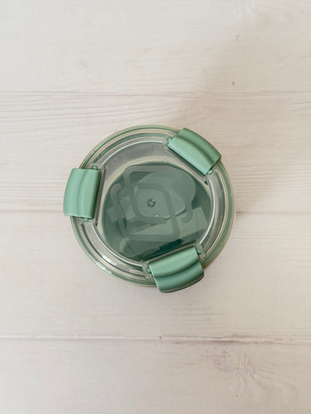 SNACK BOX CELESTE MENTA  ANTIDERRAME 2 DIVISIONES CON CUBIRTOS