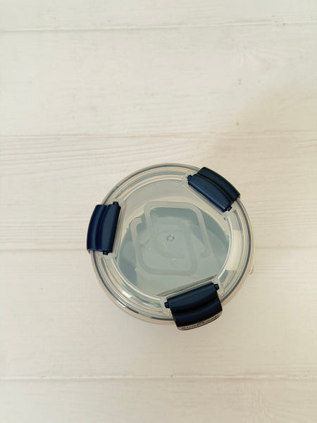 SNACK BOX AZUL MARINO ANTIDERRAME 2 DIVISIONES CON CUBIRTOS
