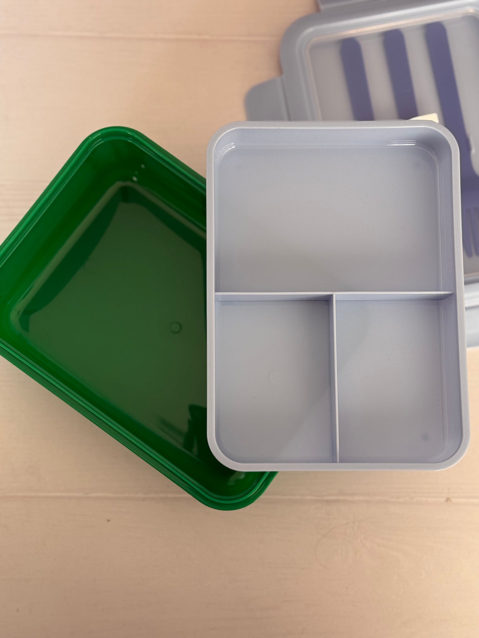 LUNCH BOX VERDE TAPA CELESTE