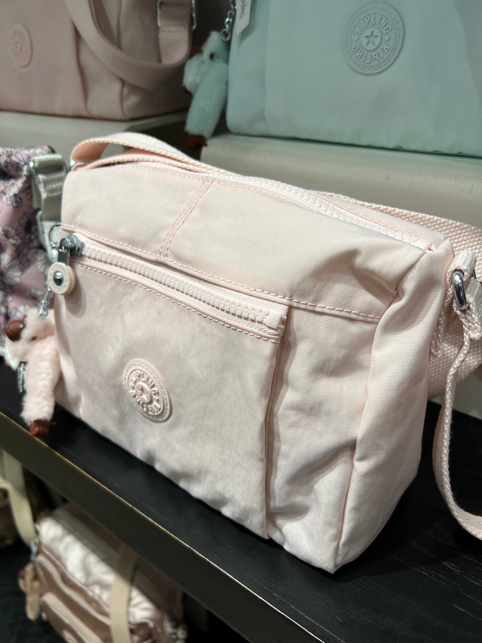 Cartera shop kipling dorada